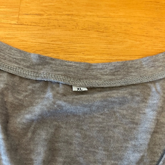Gray rolled sleeve v-neck top - Picture 4 of 6